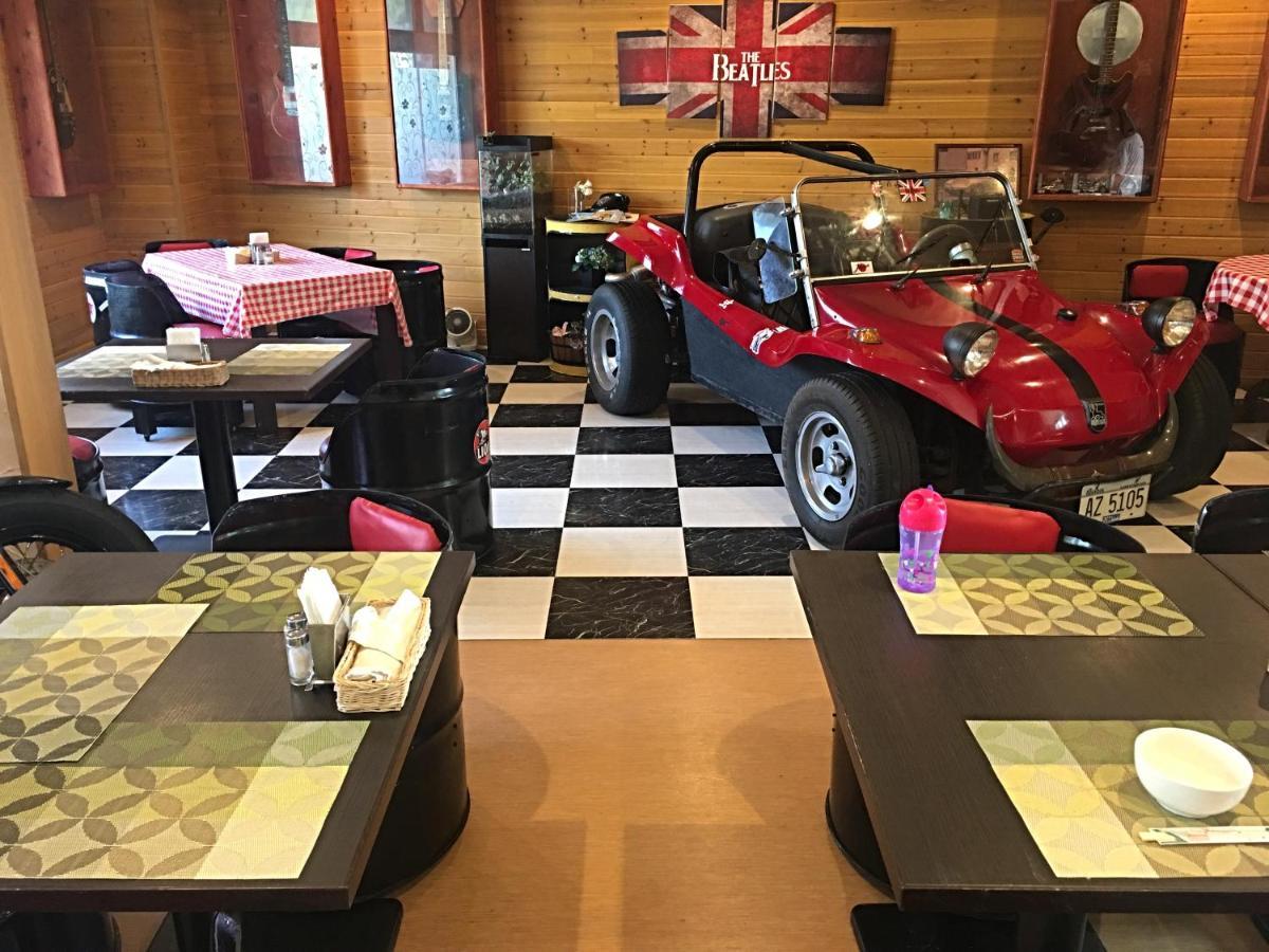 Ken'S Beachfront Cafe & Lodge, Bl2, Oceanfront And Free Canoe Rental 恩納村 エクステリア 写真